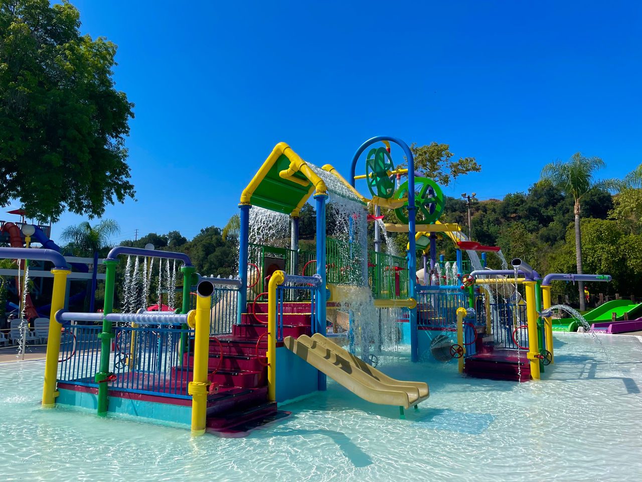 Media Center Raging Waters LA